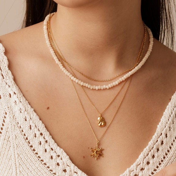 choker milky zoom.jpg