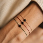 Bransoletka amulet z czarnym turmalinem na jedwabnej nici Lumi Cosi